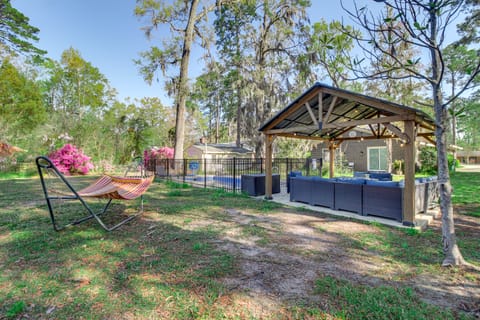4 Mi to Savannah: Home w/ Gazebo & Seasonal Pool! House in Savannah