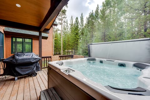Mtn Escape w/ Hot Tub, By Trails in Grand Lake! House in Rocky Mountain National Park