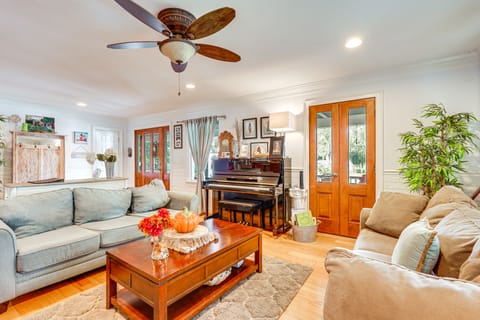 Walk to Beach: Gem w/ Pool & Spa in Isle of Palms! House in Isle of Palms