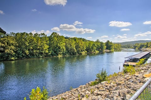 Near Attractions & Shows: Branson Updated Condo Apartment in Branson