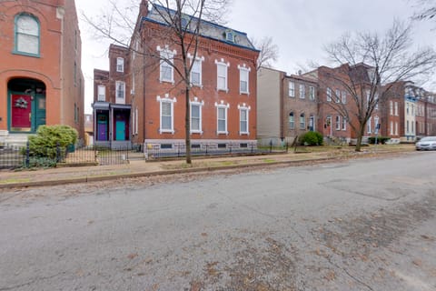 STL Apartment: Close to Downtown! Apartment in Saint Louis