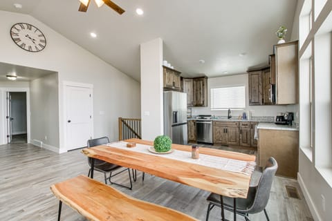 2 Mi to Bear Lake: Mtn-View Gem in Garden City House in Garden City