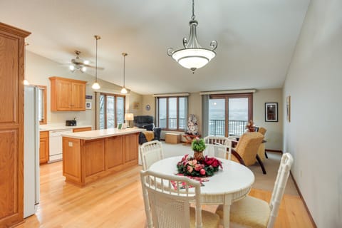 Spacious Lakefront Home w/ Spectacular Views! Apartment in Howard Lake