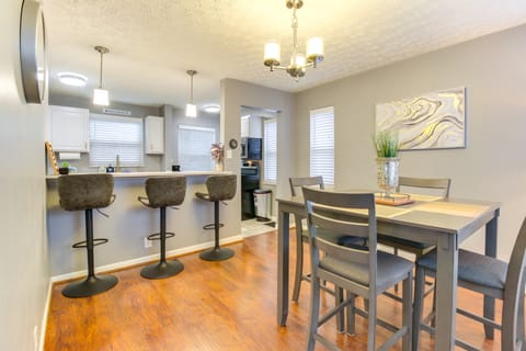 Walk to Main Street: Charming Bellevue Home House in Bellevue