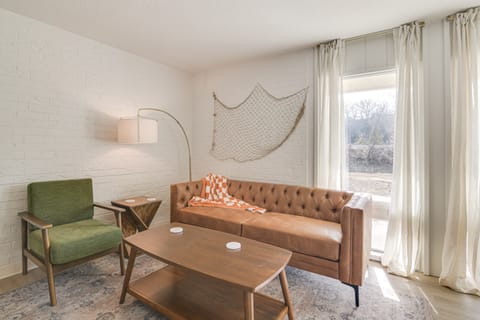 Walk to Branson Landing! Condo w/ Community Pools Apartment in Branson