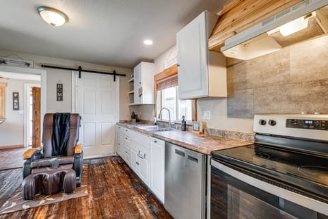 3 Mi to University of Oregon: Home w/ Grill! House in Springfield