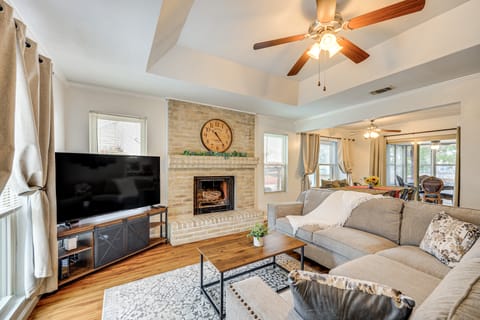 3 Mi to Randolph AFB: Family Home w/ Poker Table! House in San Antonio