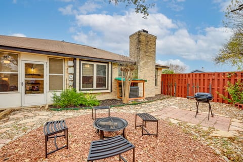 3 Mi to Randolph AFB: Family Home w/ Poker Table! House in San Antonio