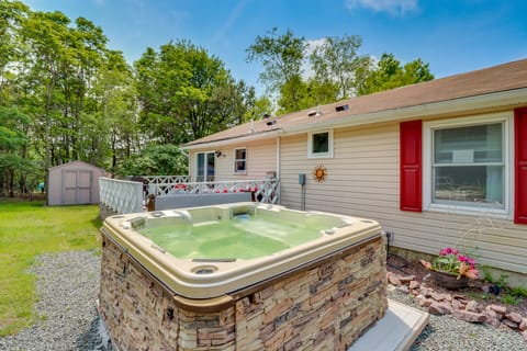 Community Pools & Hot Tub: Albrightsville Cottage! Cottage in Tunkhannock Township