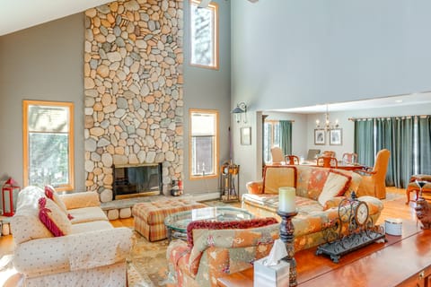 < 1 Mi to Hunter Mtn: Spacious Home w/ Hot Tub! House in Hunter