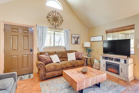 1/2 Mi to Lake Lawtonka: Mtn-View Haven! House in Medicine Park