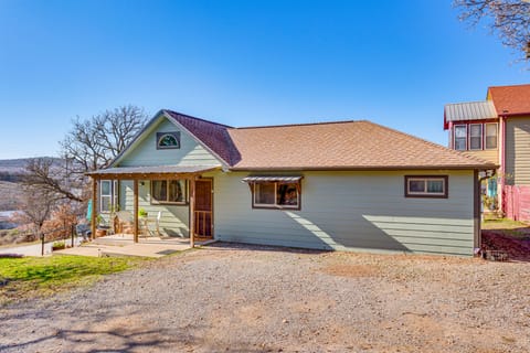 1/2 Mi to Lake Lawtonka: Mtn-View Haven! House in Medicine Park