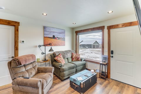 Starry Skies & Mtn Views: Family Retreat in Elmo Cottage in Idaho