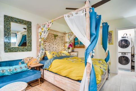 Walk to Shops & Eats: Chic St Petersburg Gem! Apartment in St Petersburg