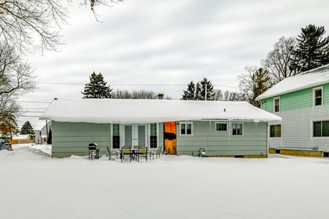 4 Mi to Dtwn: Pet-Friendly Home in Utica House in Utica