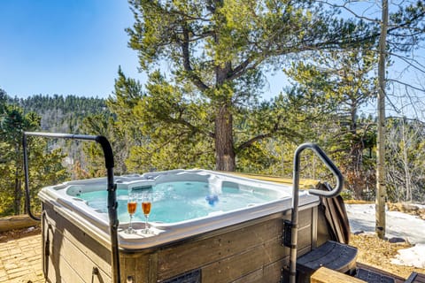 Private Fishing Pond: Mtn-View Home in Florissant! House in Colorado