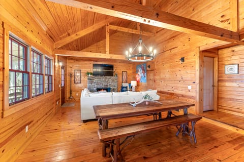 5 Mi to Beaver Lake: Family Cabin w/ Game Room House in Carroll County