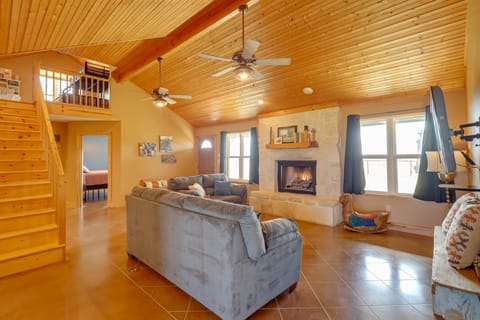 Private Hot Tub & Pickleball Court: Baird Home! House in Texas