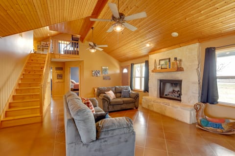 Private Hot Tub & Pickleball Court: Baird Home! House in Texas