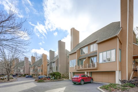 Modern Townhome at Wintergreen Resort Apartment in Nelson County
