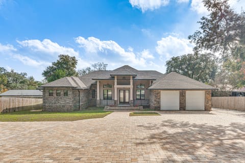 Waterfront Retreat w/ Outdoor Oasis in Pensacola House in Pensacola