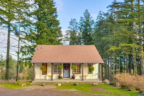 Dreamy Wine Country Retreat: Sherwood 'Rose Cabin' Cottage in Clackamas County