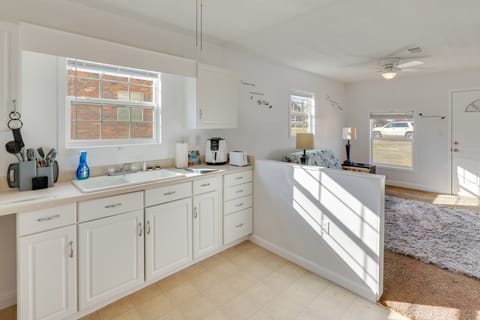 14 Mi to Montgomery: Quaint Couple's Apartment Apartment in Prattville