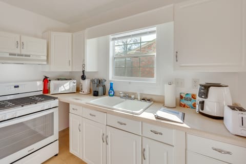 14 Mi to Montgomery: Quaint Couple's Apartment Apartment in Prattville