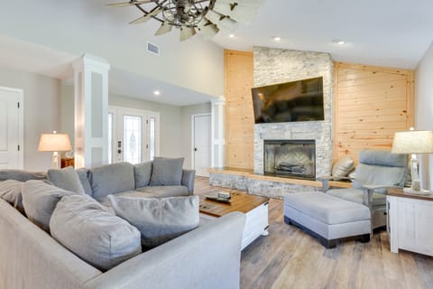 Walk to Gulf: Tranquil Home w/ Yard in PCB! House in Sunnyside