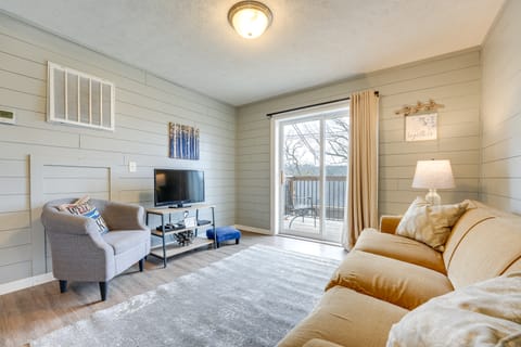 Walk to Lake & Trails: Cape Fair Retreat w/ Grill! Apartment in Table Rock Lake