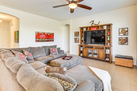 Outdoor Oasis & Community Perks: Goodyear Gem House in Goodyear