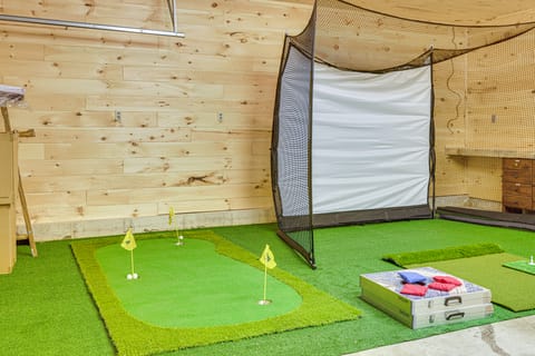 < 1 Mi to Snowmobile Trails: Cozy Cadillac Retreat House in Michigan