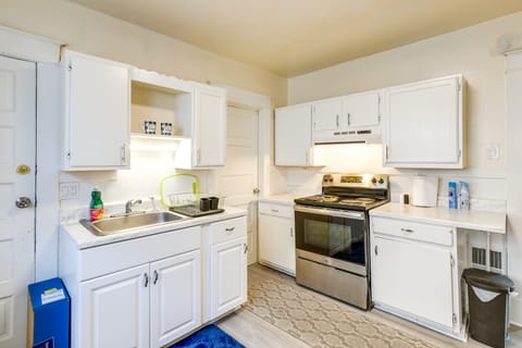 Apartment 2 Mi to Niagara Falls & Whirlpool! Apartment in Niagara Falls