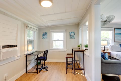 1 Mi to Lake Worth Beach Park: Chic Studio Apartment in Lake Worth