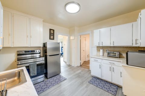 Apartment 2 Mi to Niagara Falls State Park! Apartment in Niagara Falls