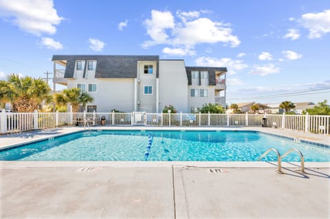 Walk to Ocean: North Myrtle Beach Condo w/ Pool Apartment in North Myrtle Beach