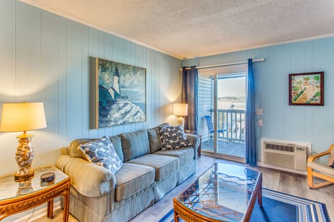 Walk to Ocean: North Myrtle Beach Condo w/ Pool Apartment in North Myrtle Beach