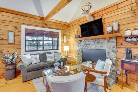 Hike, Boat & Explore: Mtn-View Hayesville Hideaway House in Tennessee