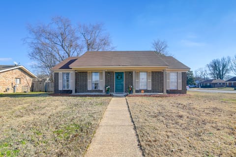 4 Mi to Shelby Farms Park: Memphis Home w/ Patio! House in Cordova