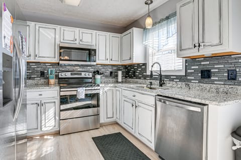 Patio, Yard & Lake Views: Home in Myrtle Beach! House in Carolina Forest