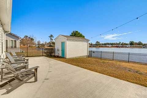 Patio, Yard & Lake Views: Home in Myrtle Beach! House in Carolina Forest