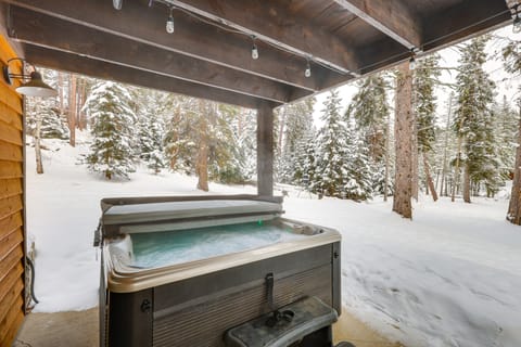 Hot Tub + Deck: Secluded Black Hills Retreat! House in North Lawrence