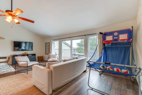 Walk to Lake Conroe: Family-Friendly Getaway! Apartment in Lake Conroe