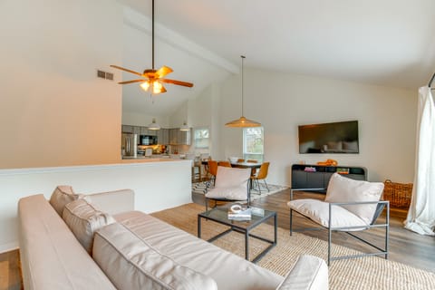 Walk to Lake Conroe: Family-Friendly Getaway! Apartment in Lake Conroe