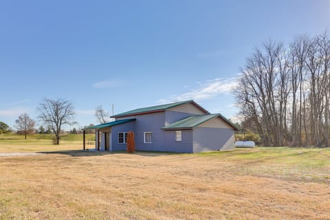 Golf Course Views: Oakland City Retreat House in Indiana