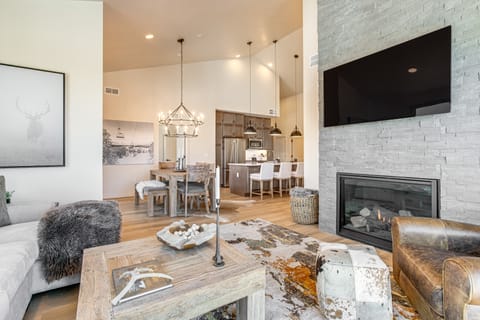 3 Mi to Winter Park Resort: Mtn-View Haven! Apartment in Fraser