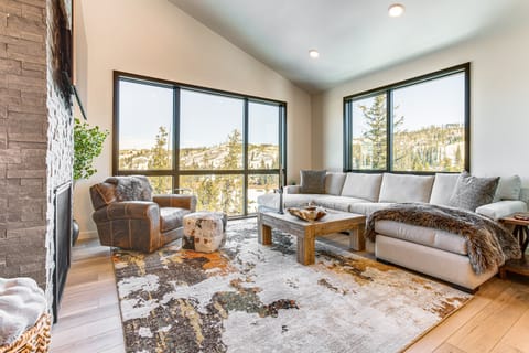 3 Mi to Winter Park Resort: Mtn-View Haven! Apartment in Fraser