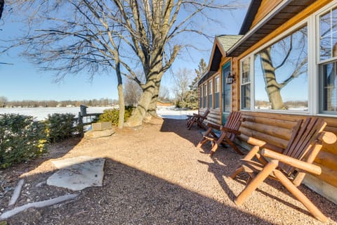 Lakefront Cabin w/ Shared Beach in Cecil! House in Wisconsin