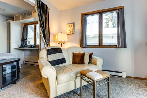 Fish, Hike & Unwind: Studio 2 Mi to Lake Winnebago Apartment in Neenah
