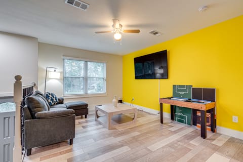 3 Mi to The Woodlands: Warm & Welcoming Home! House in The Woodlands